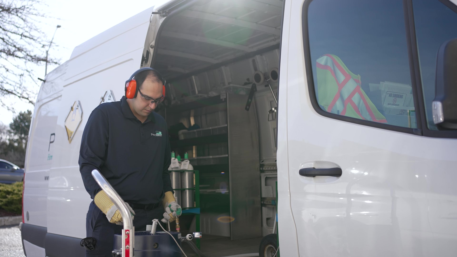 SDR filling oxygen concentrator outside beside vehicle